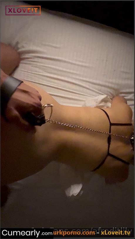 Afroditlily ifşa porno köpek gibi zincire vurulmuş