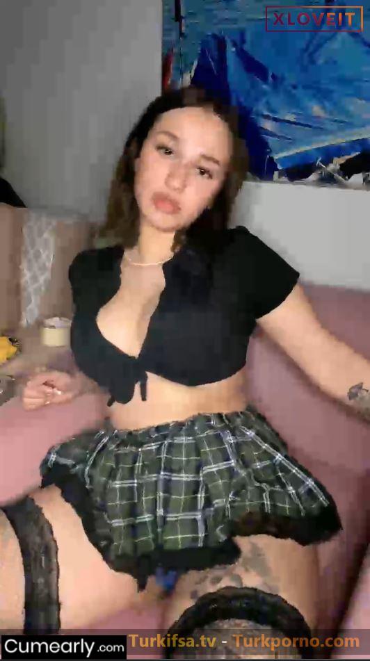 Naz Elbir ifşa Liseli eteğiyle full yayın seyret