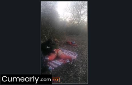 Pikniğe getirip sikiyor Türk Public Porno