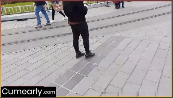 Taksimde para teklif edip kızı götürdü