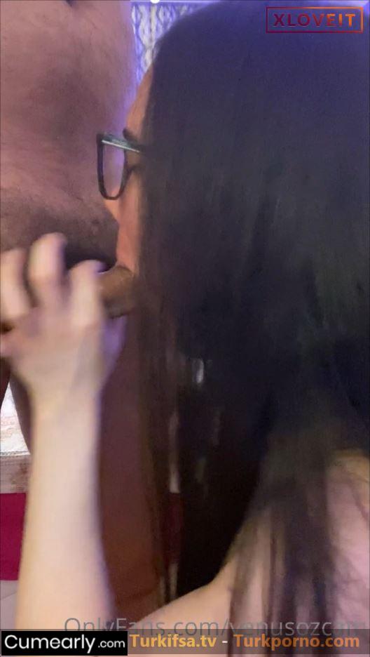 Venüs Özçam Porno Küçük sikli zenciye sakso çekti