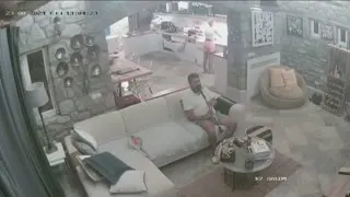 Ya bu Klarnetçi beni deli edecek. Yanındaki hatuna bak, adam hala klarnet çalıyor eşgaline tükürdüğüm ya sinirimi bozdu gece gece! 1