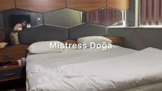 Güzel güzel ayaklarımı yalayacağını mı düşündün ezik piç kurusu seni