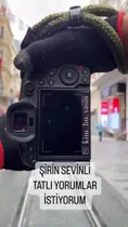 Bu kızın videosunu görmüş olanlar olabilir. Instagram’da görmüştüm, bir tane sokak fotoğrafçısı fotoğraflarını çekiyordu. Ben de OnlyFans’ını buldum. 1