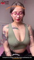 Fairyfreak333 ifşa Tasmayla yatağa bağlanıp dildo sapladı