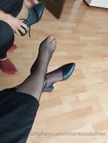 Ayağımın dibine gel
