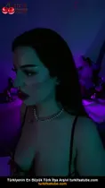 Duru ifşa Loş ışıkta seksi bedeniyle izleyenleri kudurttu