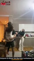 Horoz Dövüşü yapıyorlar sanırım